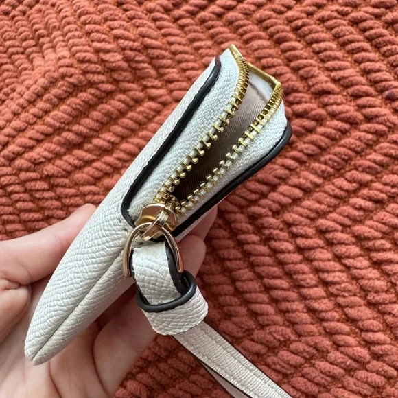Coach Cream Leather Wristlet/Zip Pouch - New with Tag - Picture 4 of 11